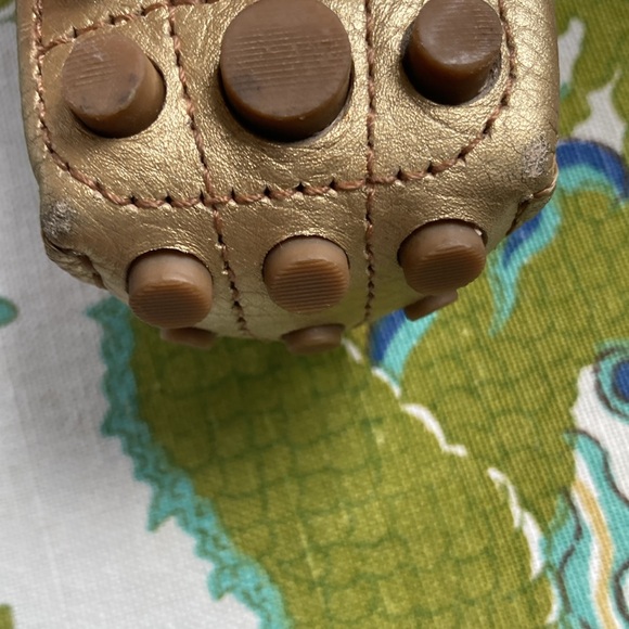 Tory Burch Gold Leather Driving Shoes Size 7.5 Excellent Condition - Picture 6 of 13